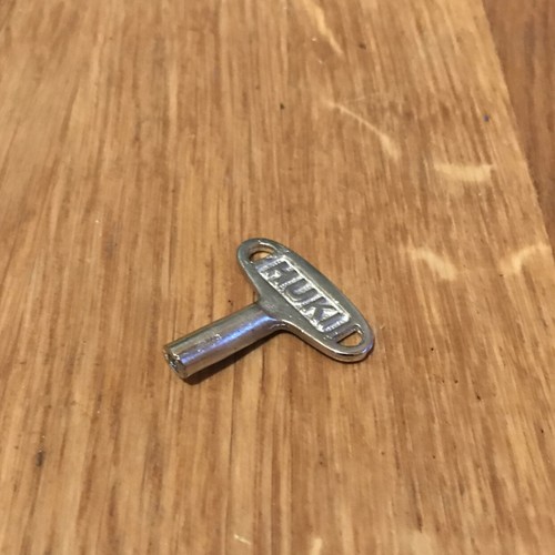 Clef pour jouet tôle huki - tôle,